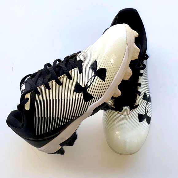 Under Armour Other - Under Armor Baseball Cleats Boy’s 4Y Low Top
